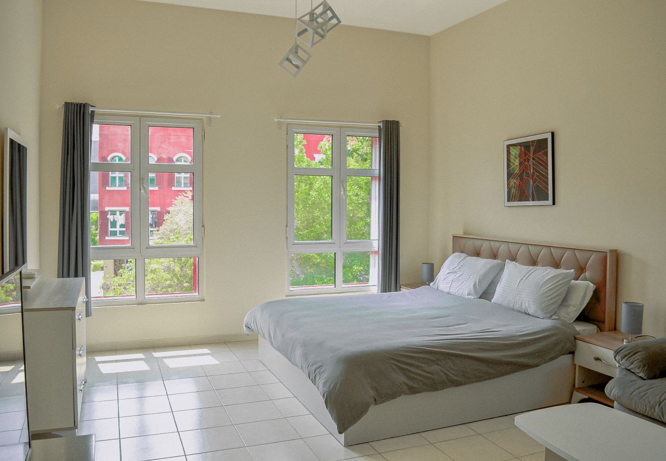 Studio in Dubai - Bright and Large Apartment - Next to Metro