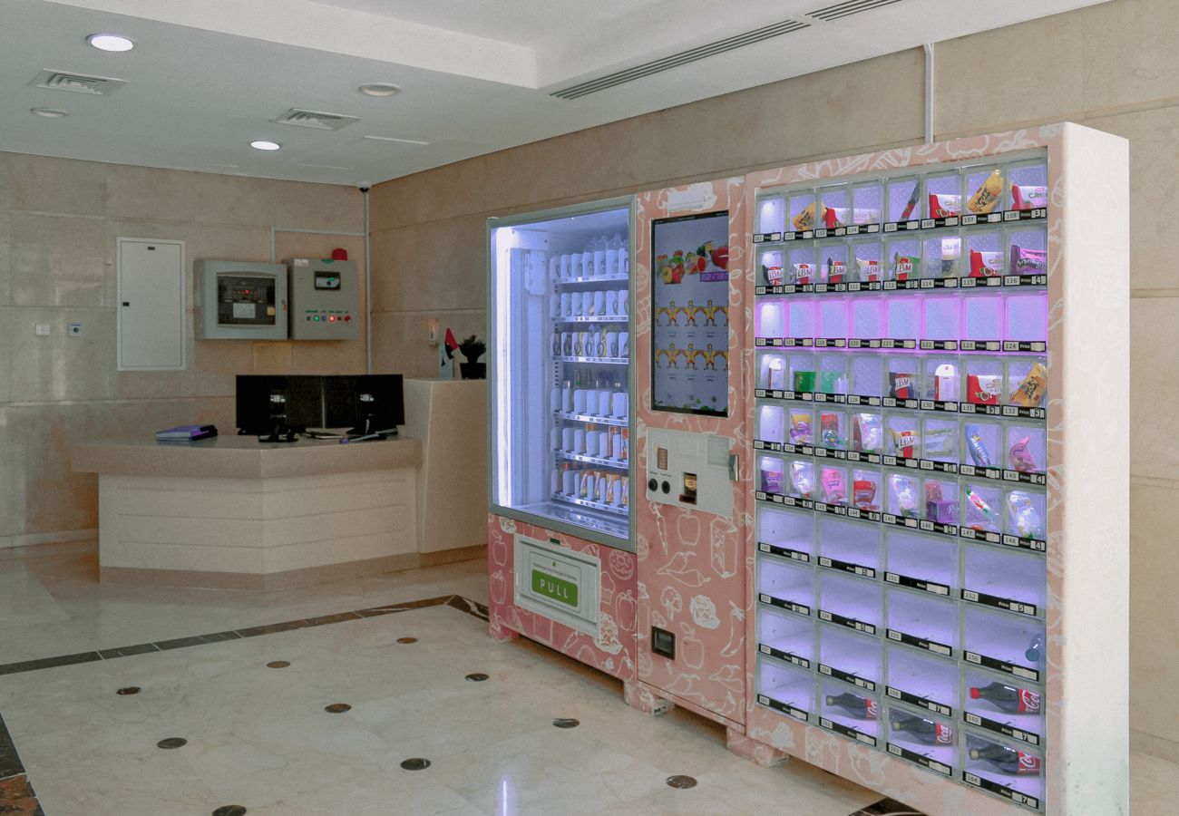 Studio in Dubai - Bright and Large Apartment - Next to Metro