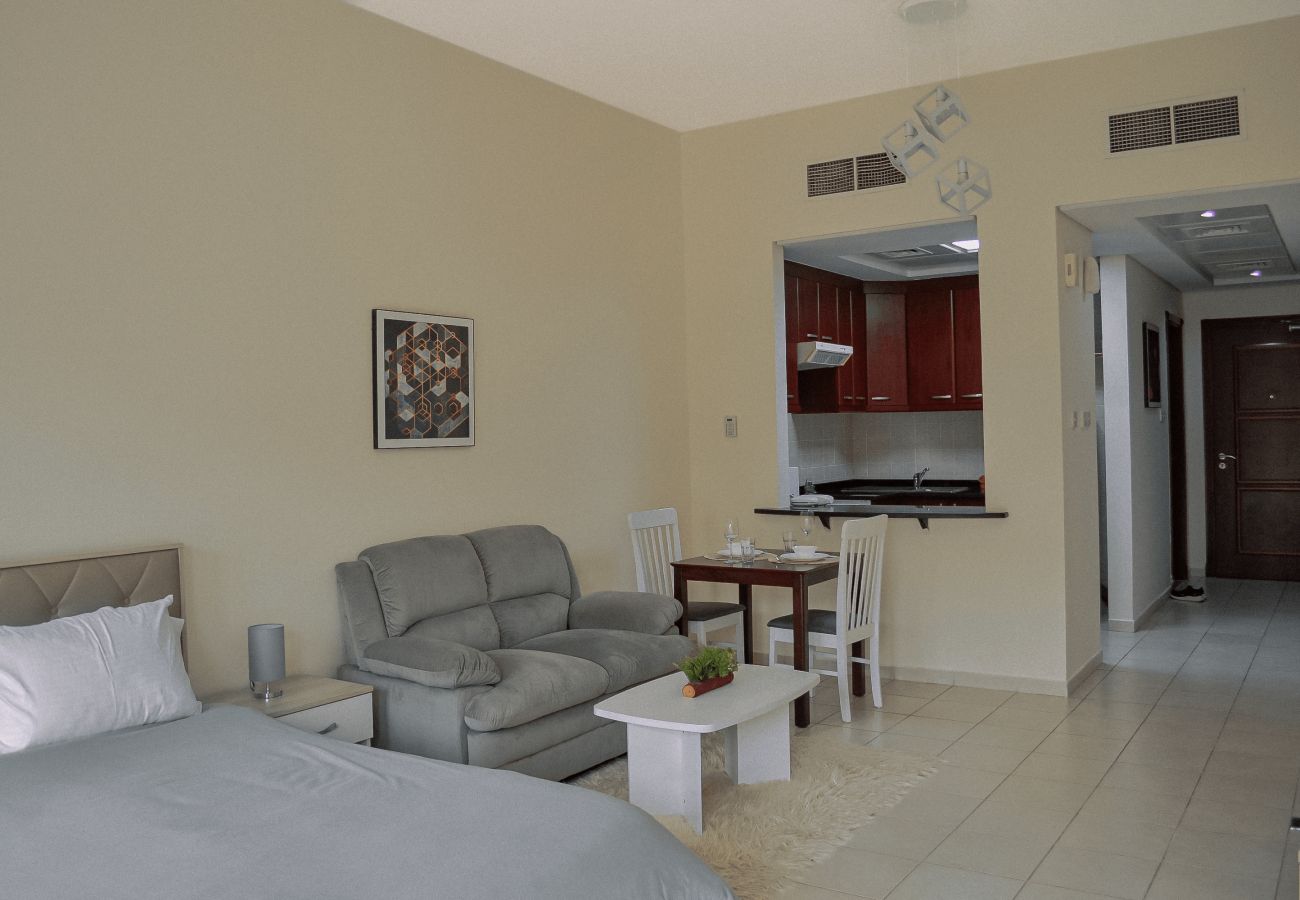 Studio in Dubai - Bright and Large Apartment - Next to Metro