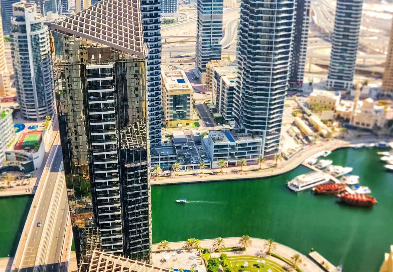 Apartment in Dubai - Luxurious Marina View Apartment