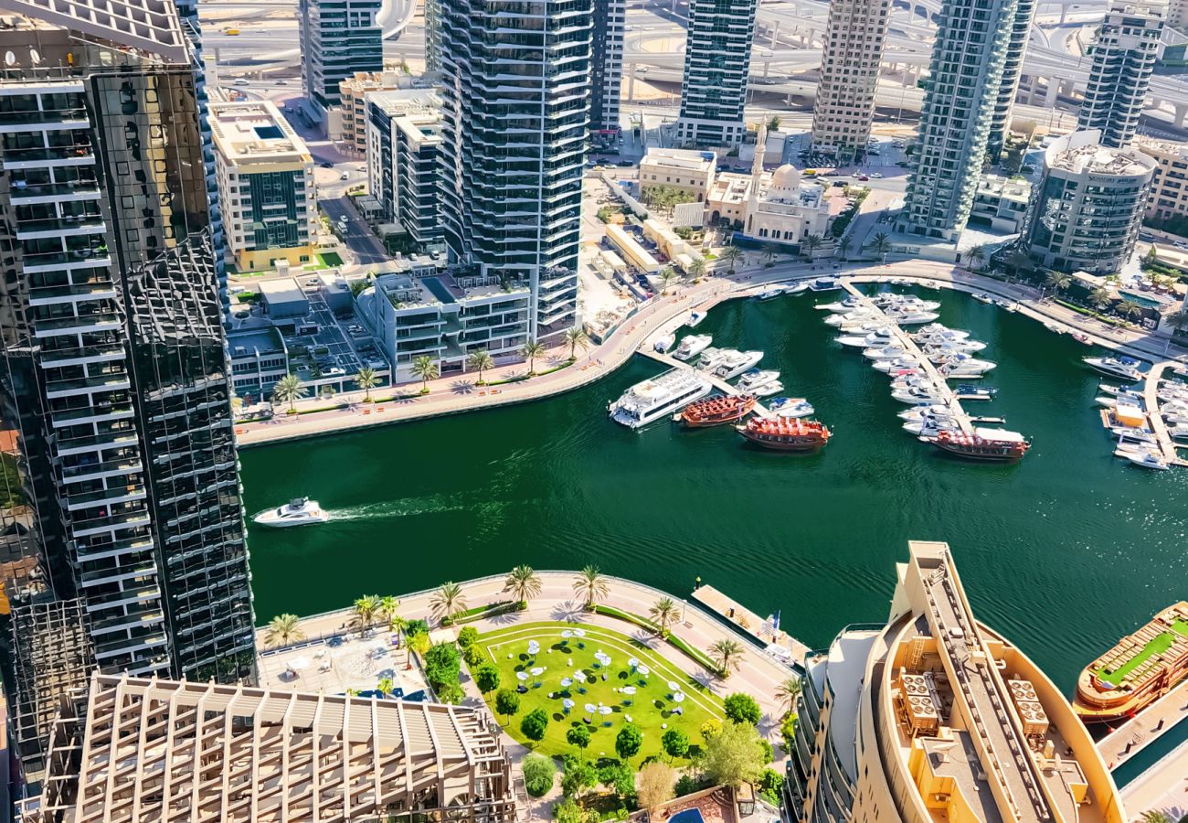 Apartment in Dubai - Luxurious Marina View Apartment