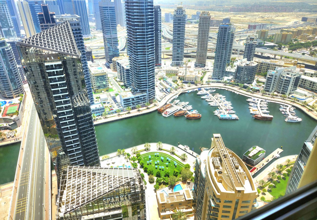 Apartment in Dubai - Luxurious Marina View Apartment