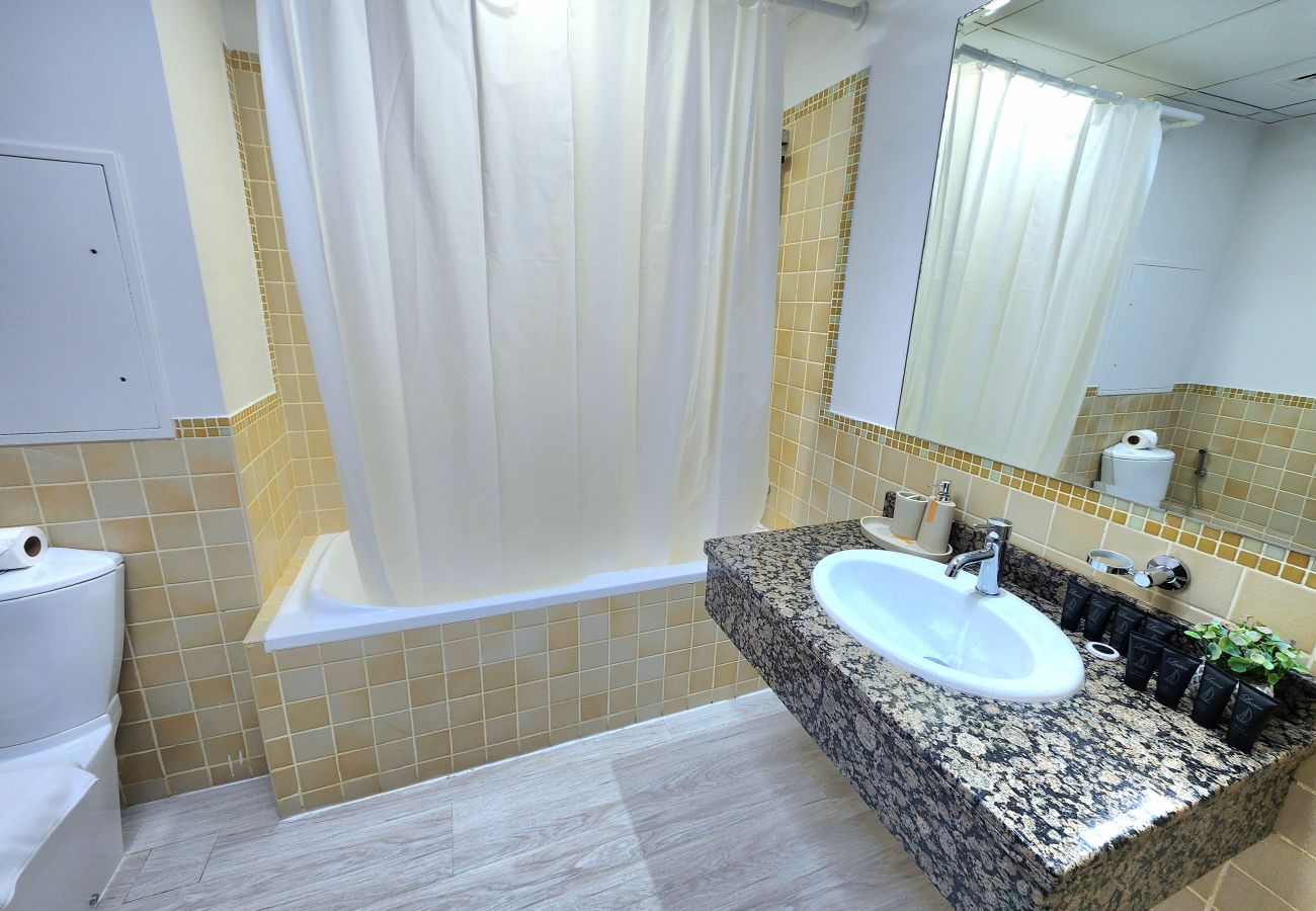 Apartment in Dubai - Work & Play, Genuinely Seaview right at The Beach