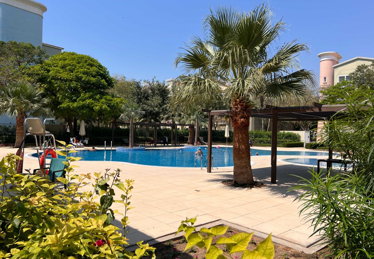 Apartment in Dubai - Refreshing Sunset Apartment, 5min walk to Metro