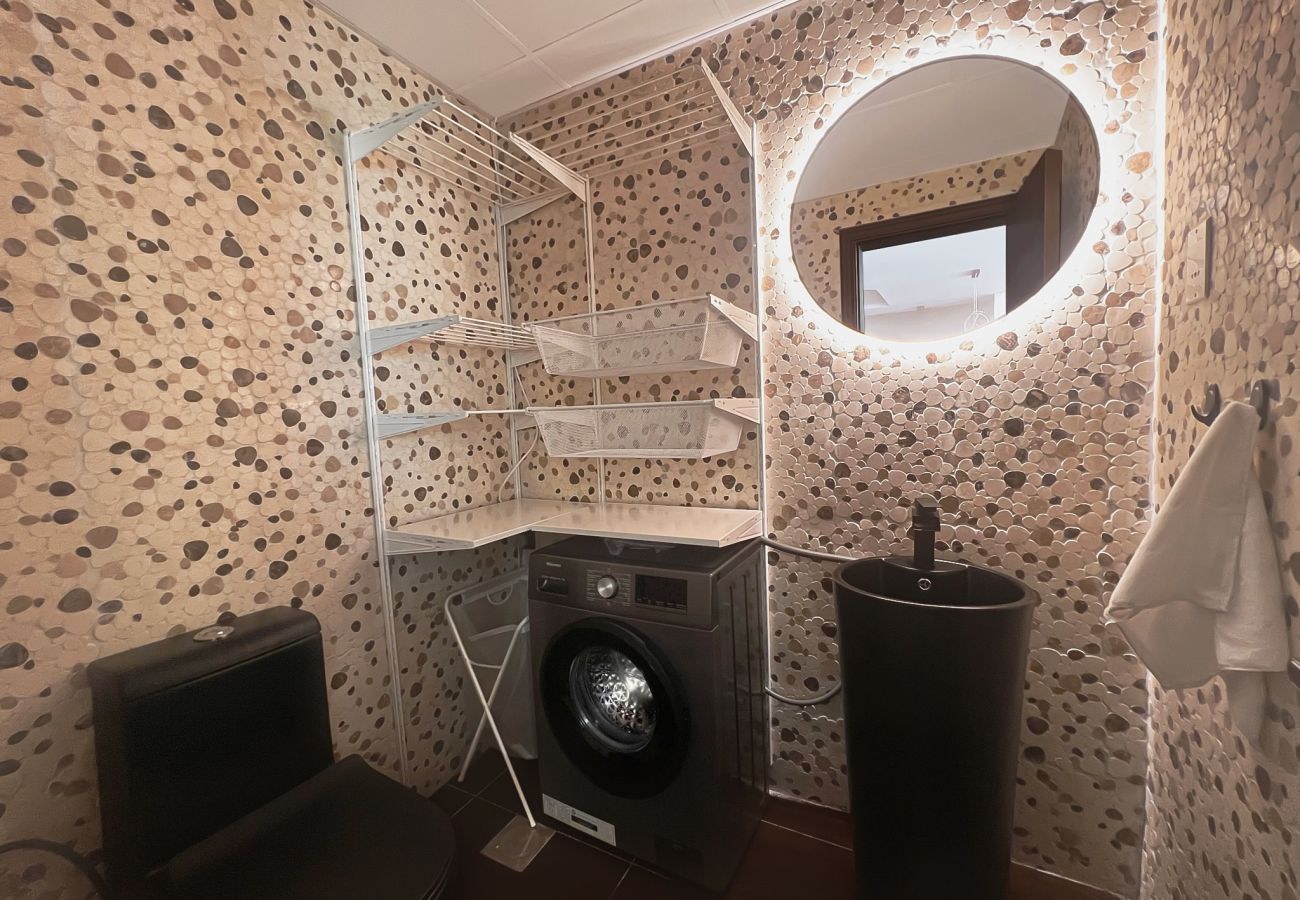 Apartment in Dubai - Refreshing Sunset Apartment, 5min walk to Metro