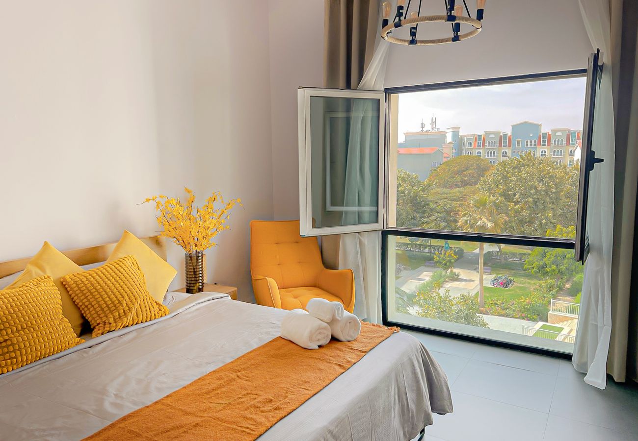 Apartment in Dubai - Refreshing Sunset Apartment, 5min walk to Metro